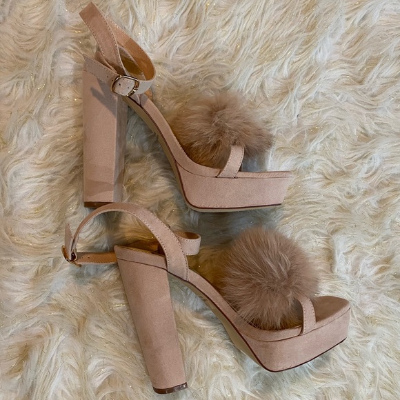 Tan heels with cute furry pom - Picture 4 of 6